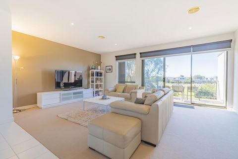 Stylish 3 Bedroom Townhouse - Free Parking - Accommodation Port Macquarie 15