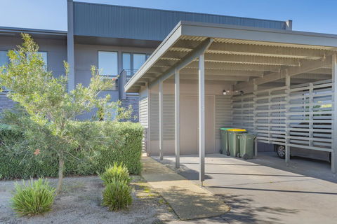 Stylish 3 Bedroom Townhouse - Free Parking - Accommodation Port Macquarie 24