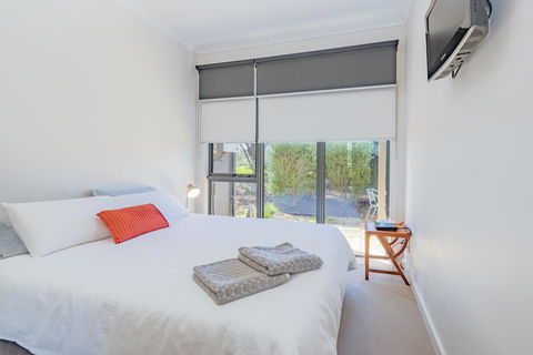 Stylish 3 Bedroom Townhouse - Free Parking - Accommodation Port Macquarie 7