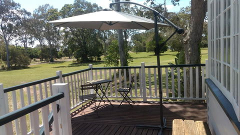 Lake Weyba Noosa Lodge & Kangaroos - Accommodation Port Macquarie 2