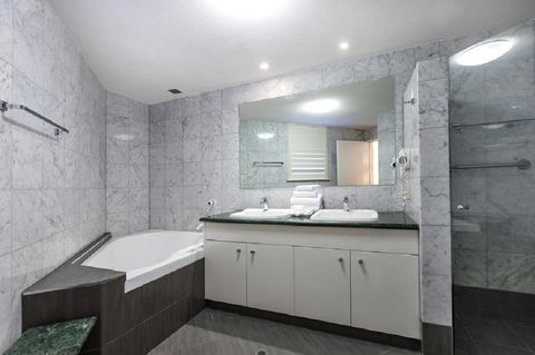 Emerald Noosa - Accommodation Port Macquarie 10