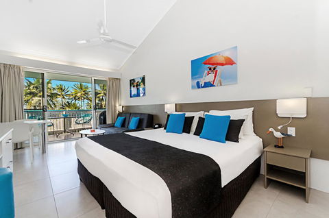 By The Sea Port Douglas - Accommodation Port Macquarie 4