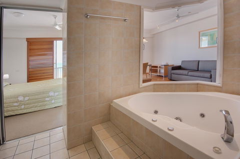 Rolling Surf Resort - Accommodation Port Macquarie 7