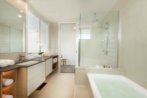 Heart Hotel And Gallery Whitsundays - Accommodation Port Macquarie 1