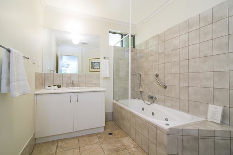 The Port Douglas Queenslander - Accommodation Port Macquarie 13
