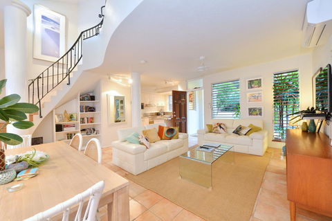 [ ANDY'S BEACH HOUSE ] - Accommodation Port Macquarie 13