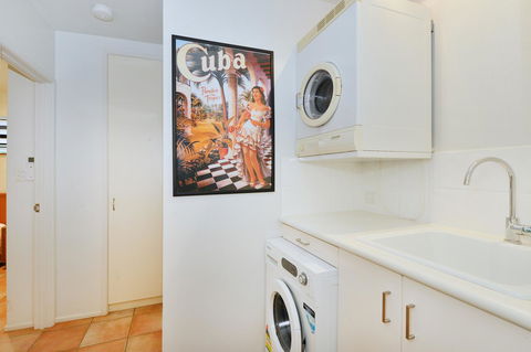 [ ANDY'S BEACH HOUSE ] - Accommodation Port Macquarie 30
