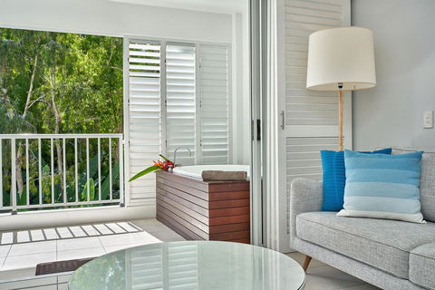 Palm Cove Paradise - Couples Spa Beach Getaway - Accommodation Port Macquarie 8