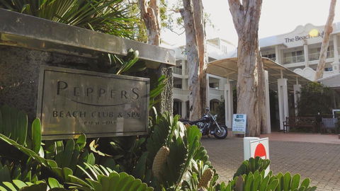 Palm Cove Paradise - Couples Spa Beach Getaway - Accommodation Port Macquarie 2