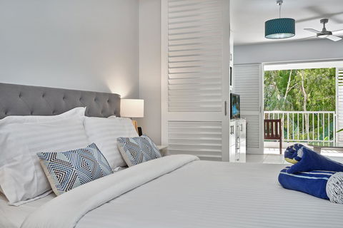 Palm Cove Paradise - Couples Spa Beach Getaway - Accommodation Port Macquarie 7