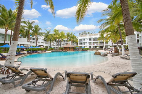 Palm Cove Paradise - Couples Spa Beach Getaway - Accommodation Port Macquarie 15