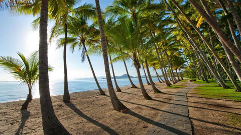 Palm Cove Paradise - Couples Spa Beach Getaway - Accommodation Port Macquarie 24