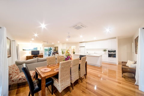 Whitsunday Luxury Homes - Accommodation Port Macquarie 4