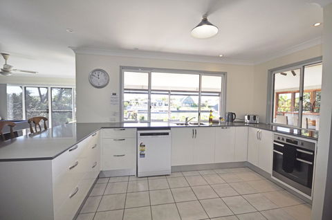 Bribie Island Canal Holiday Destination! - Accommodation Port Macquarie 5