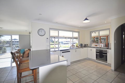 Bribie Island Canal Holiday Destination! - Accommodation Port Macquarie 6