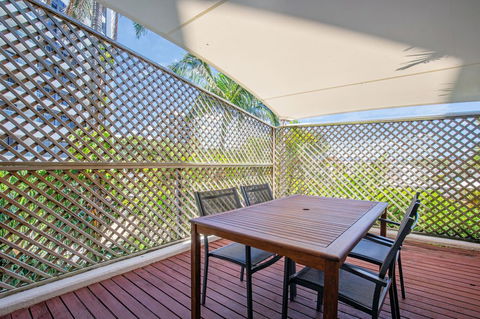 Tiki Hotel Apartments Surfers Paradise - Accommodation Port Macquarie 10