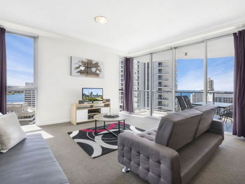 Beach Stay - Ocean & Riverview Resort Chevron Renaissance Central Surfers Paradise - Accommodation Port Macquarie 3