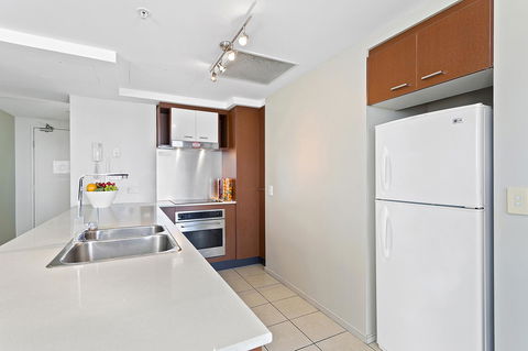 Beach Stay - Ocean & Riverview Resort Chevron Renaissance Central Surfers Paradise - Accommodation Port Macquarie 5