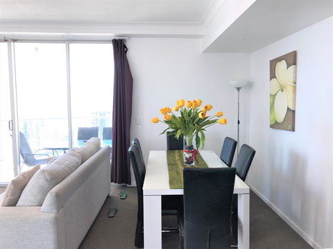 Beach Stay - Ocean & Riverview Resort Chevron Renaissance Central Surfers Paradise - Accommodation Port Macquarie 4
