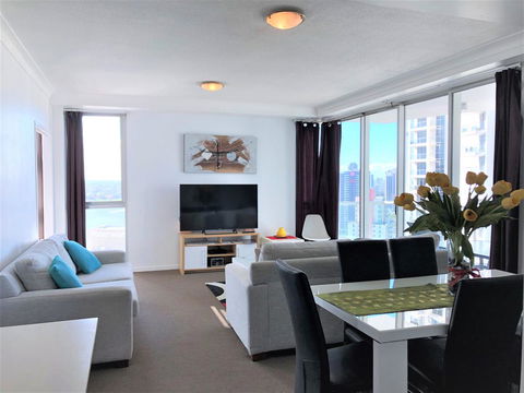 Beach Stay - Ocean & Riverview Resort Chevron Renaissance Central Surfers Paradise - Accommodation Port Macquarie 17
