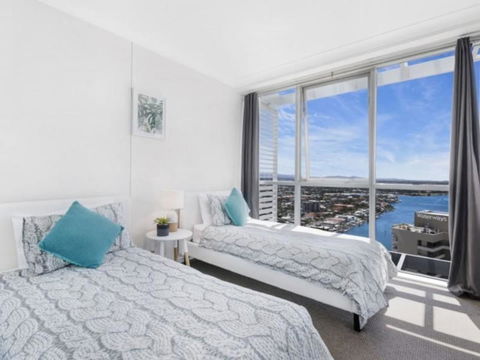 Beach Stay - Ocean & Riverview Resort Chevron Renaissance Central Surfers Paradise - Accommodation Port Macquarie 2