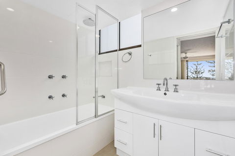 Columbia Beachfront Apartments On Rainbow Bay - Accommodation Port Macquarie 24