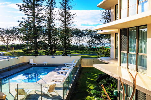 Seacrest Beachfront Apartments Surfers Paradise - Accommodation Port Macquarie 40