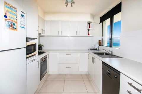 Seacrest Beachfront Apartments Surfers Paradise - Accommodation Port Macquarie 23