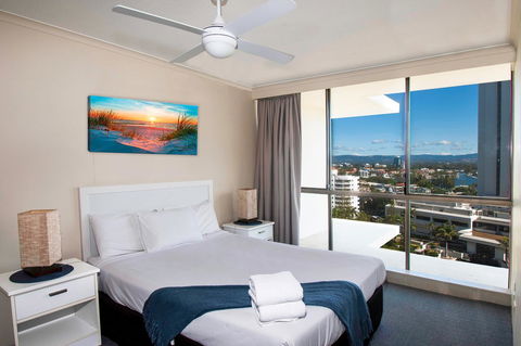 Seacrest Beachfront Apartments Surfers Paradise - Accommodation Port Macquarie 17