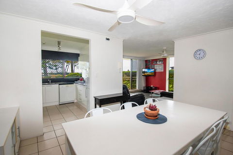 Seacrest Beachfront Apartments Surfers Paradise - Accommodation Port Macquarie 14