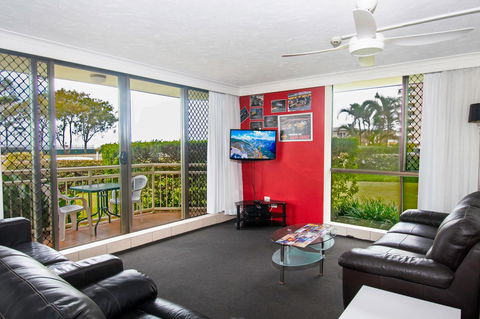 Seacrest Beachfront Apartments Surfers Paradise - Accommodation Port Macquarie 9