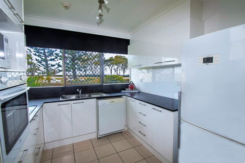 Seacrest Beachfront Apartments Surfers Paradise - Accommodation Port Macquarie 12