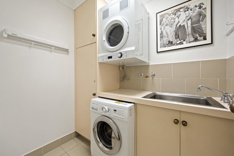 Montipora Unit 3 - In The Heart Of Airlie, Wi-fi And Netflix - Accommodation Port Macquarie 9