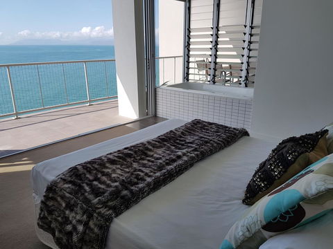 Penthouse On Bright Point - Accommodation Port Macquarie 6