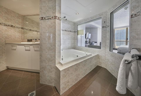 Novotel Surfers Paradise - Accommodation Port Macquarie 10