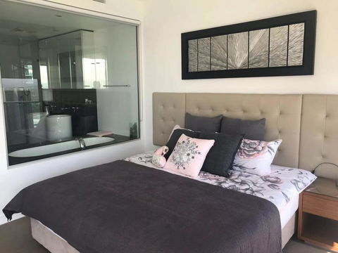 Luxury 3 Bedroom In Heart Of Broadbeach - Accommodation Port Macquarie 16