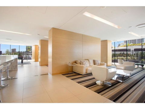 Luxury 3 Bedroom In Heart Of Broadbeach - Accommodation Port Macquarie 8