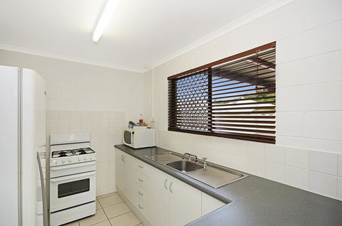 Townsville Holiday Apartments - Accommodation Port Macquarie 17