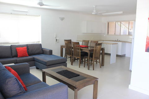 Townsville Holiday Apartments - Accommodation Port Macquarie 9