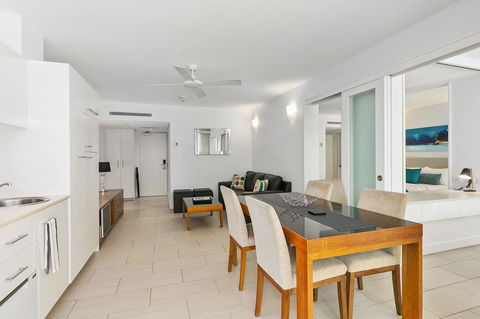 Palm Cove Beach Apartment - Accommodation Port Macquarie 8