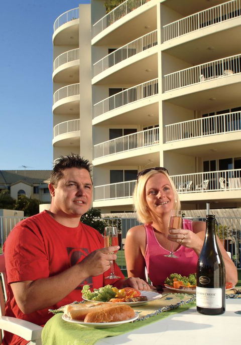 Fairways Golf & Beach Retreat Bribie Island - Accommodation Port Macquarie 11
