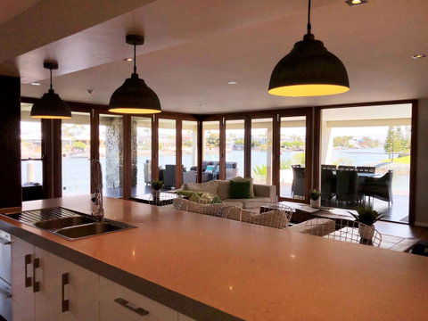 Riverfront Dream - Accommodation Port Macquarie 36