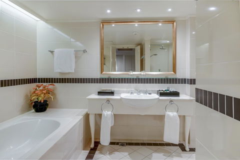 InterContinental Sanctuary Cove Resort, An IHG Hotel - Accommodation Port Macquarie 5