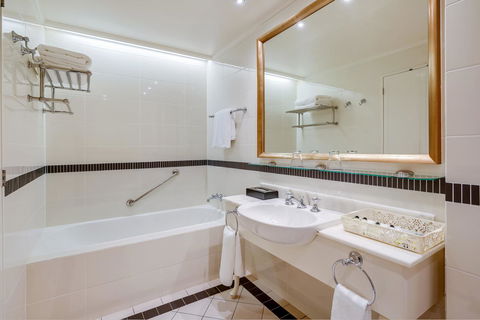 InterContinental Sanctuary Cove Resort, An IHG Hotel - Accommodation Port Macquarie 8