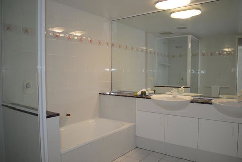 BeachView Apartments At Villa Paradiso - Accommodation Port Macquarie 5