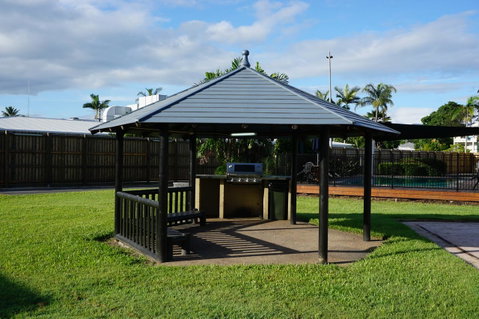 YAL Cairns - A Motel That Makes A Difference - Accommodation Port Macquarie 7