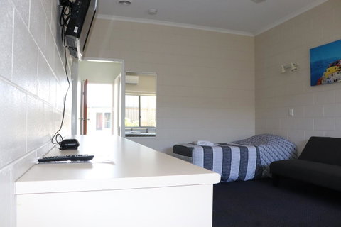 YAL Cairns - A Motel That Makes A Difference - Accommodation Port Macquarie 8