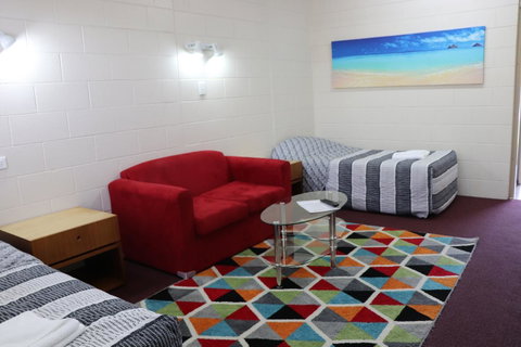 YAL Cairns - A Motel That Makes A Difference - Accommodation Port Macquarie 18