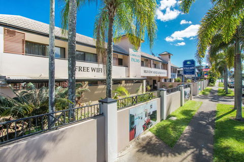 Cairns City Palms - Accommodation Port Macquarie 0