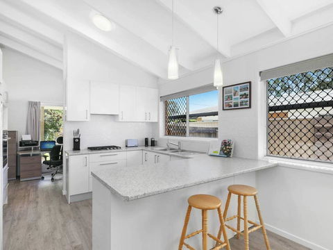 Beautiful Home- Walk To Beach-Short Drive To Noosa - Accommodation Port Macquarie 0